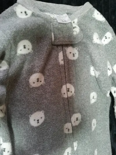 Pijama de polar para bebé con diseño de ositos - miniatura 2