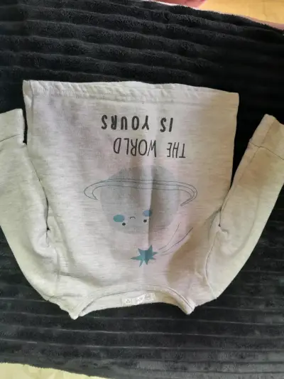 Conjunto de ropa infantil con diseño de planeta y panda - miniatura 1