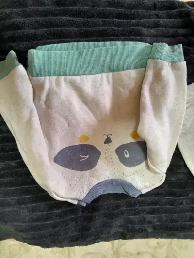 Conjunto de ropa infantil con diseño de planeta y panda - miniatura 3