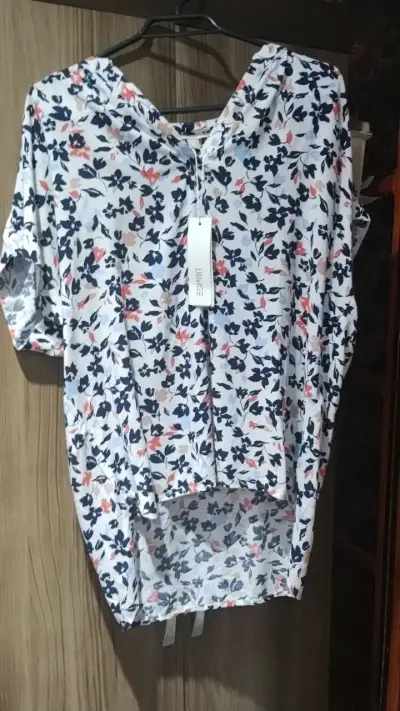 Blusa floreada Esprit con diseño floral - miniatura 1