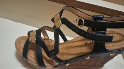 Sandalias de cuña negras Aisha elegantes - miniatura 3