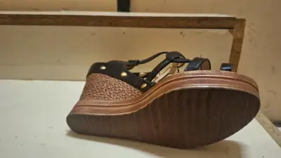 Sandalias de cuña negras Aisha elegantes - miniatura 5