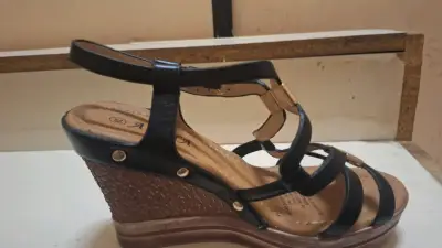 Sandalias de cuña negras Aisha elegantes - miniatura 6