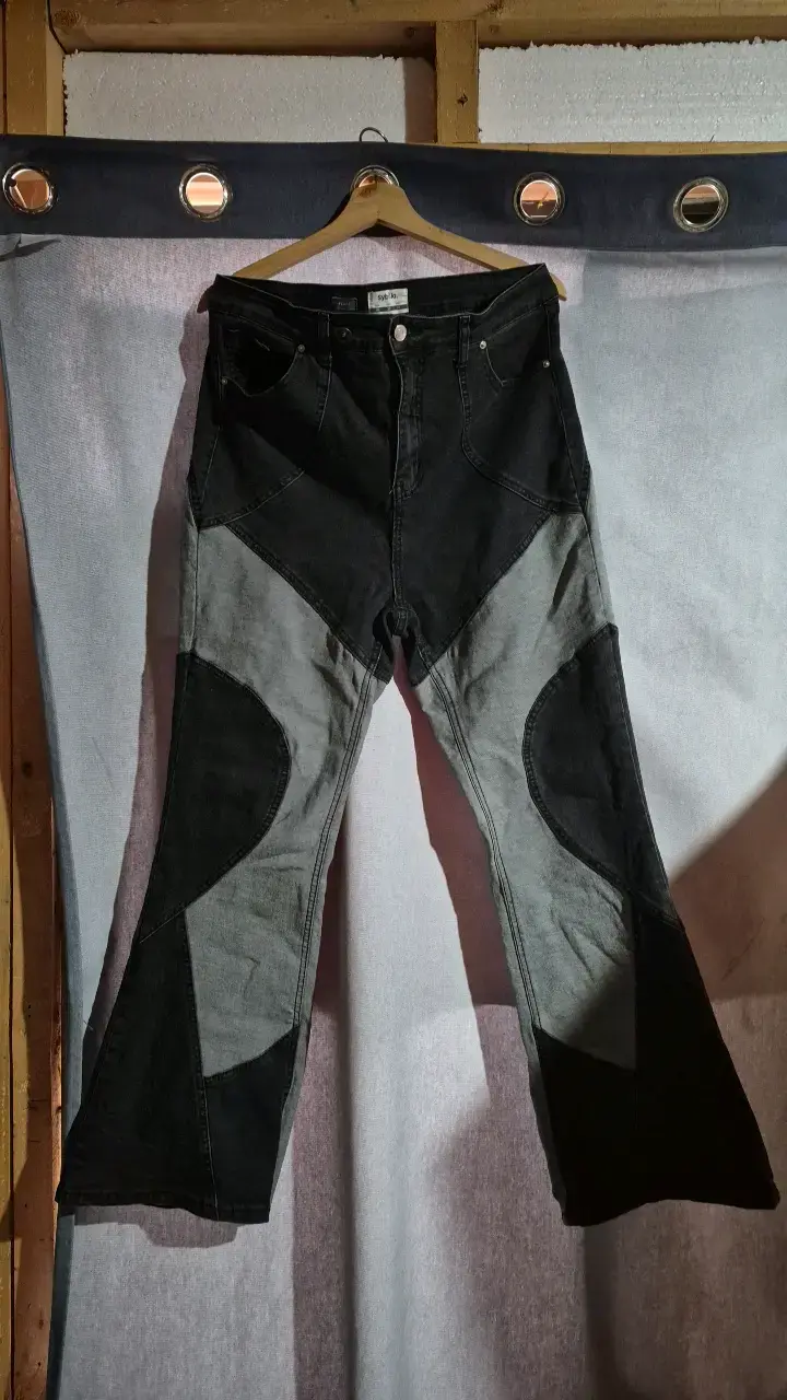 Pantalones acampanados Sybilla en negro y gris - 1