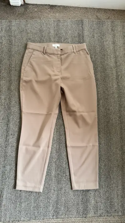 Pantalones beige de vestir para mujer - miniatura 1