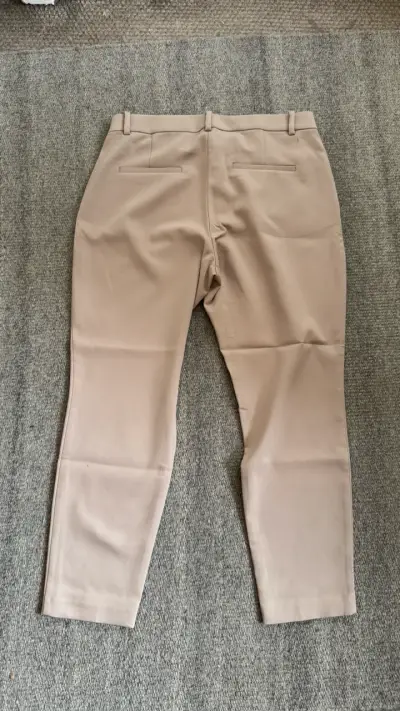Pantalones beige de vestir para mujer - miniatura 4
