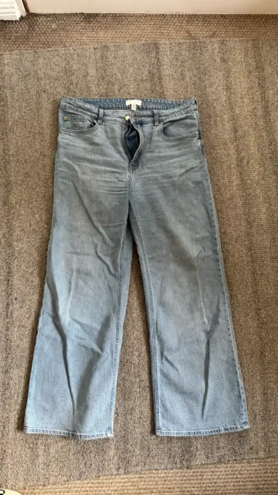 Jeans de mezclilla azul claro para mujer - miniatura 1