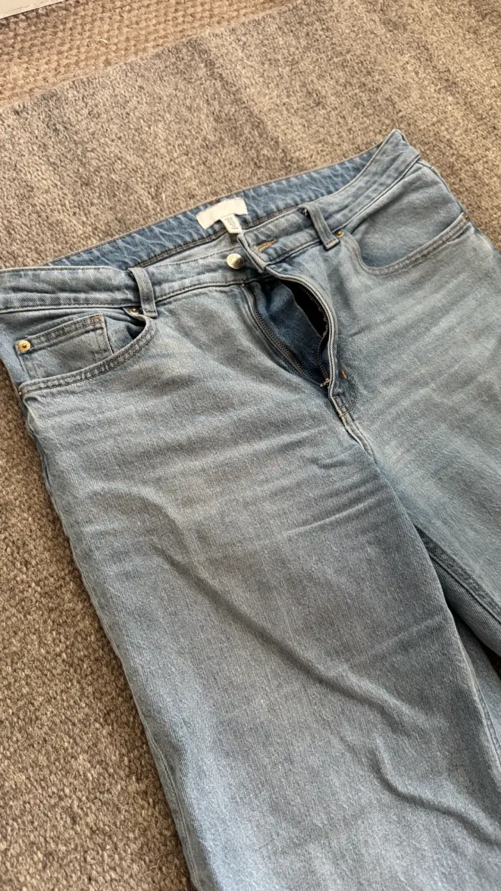 Jeans de mezclilla azul claro para mujer - 2