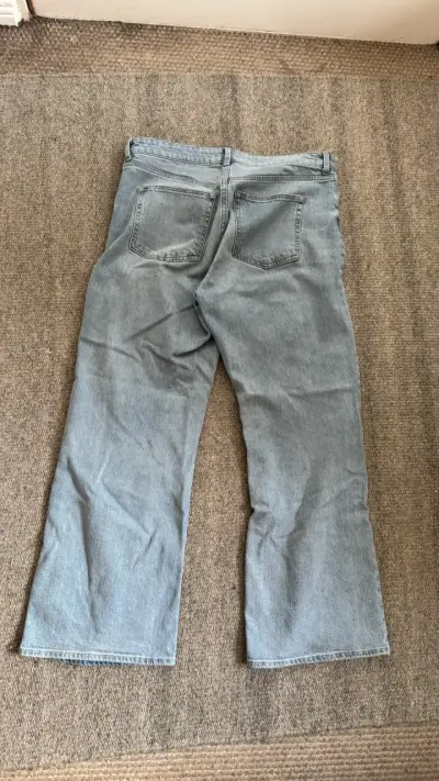 Jeans de mezclilla azul claro para mujer - miniatura 4