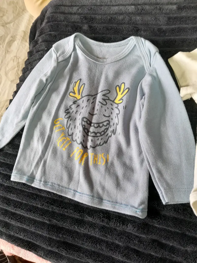 Conjunto de poleras y polerones para bebé con estampados divertidos - 3