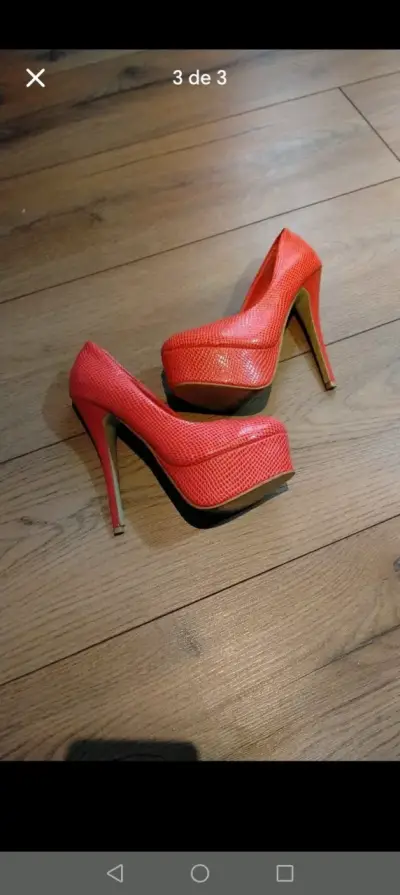 Tacones rojos de plataforma para mujer - miniatura 2