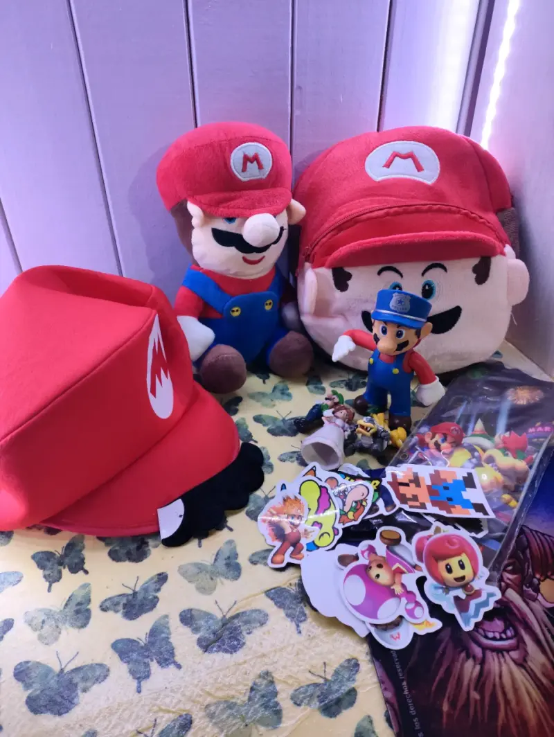 Set de peluches y figuras de Mario Bros - 1