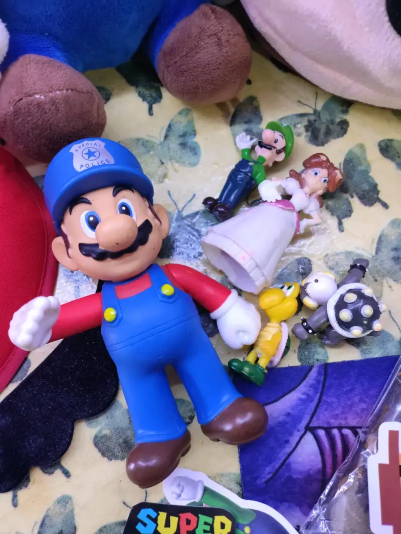 Set de peluches y figuras de Mario Bros - 4