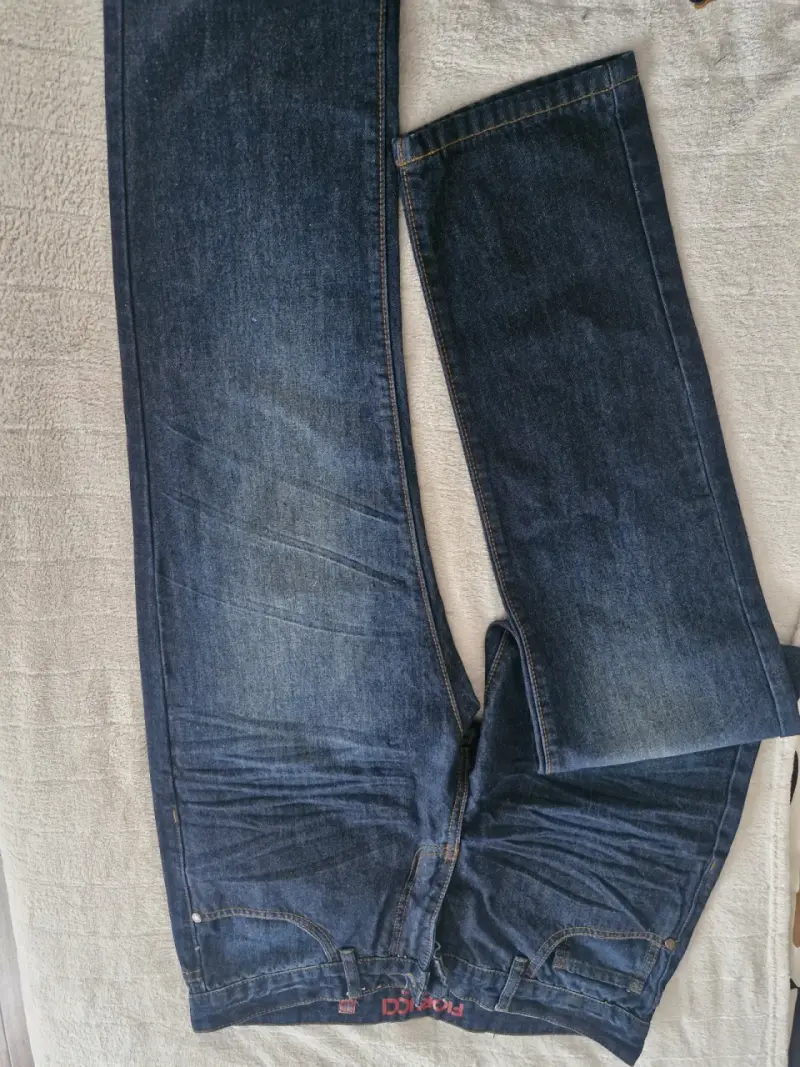 Jeans azul oscuro para hombre