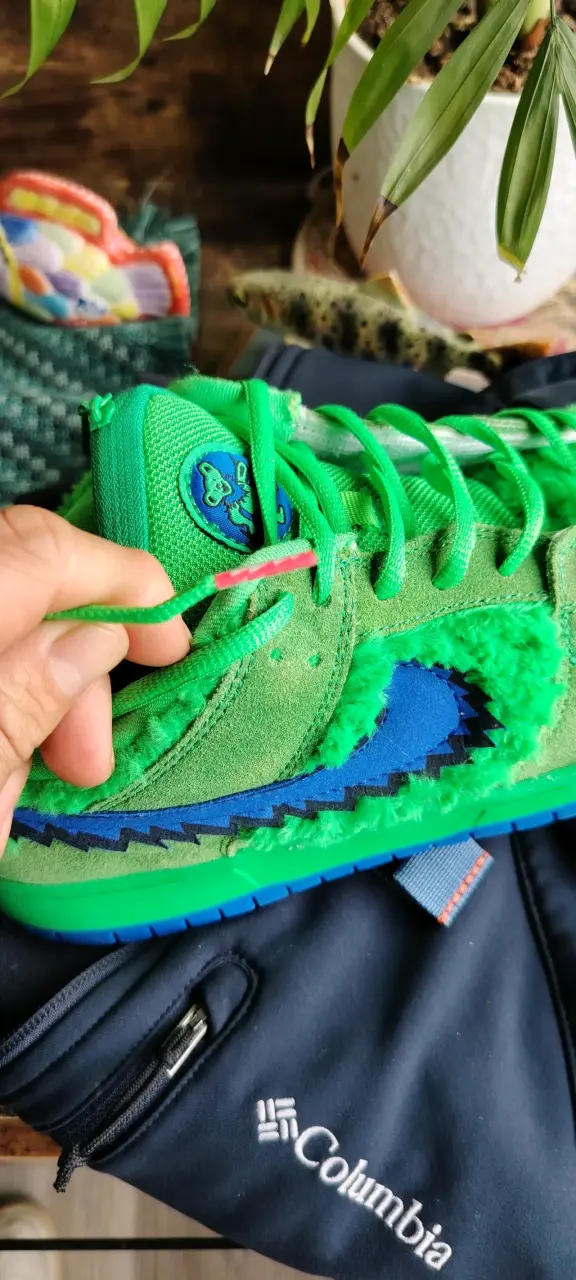 Zapatillas deportivas verdes con diseño peludo - 4