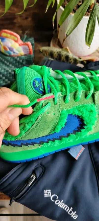 Zapatillas deportivas verdes con diseño peludo - miniatura 4