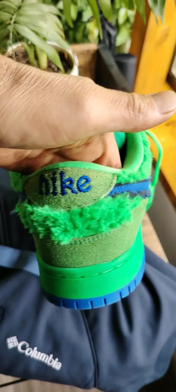 Zapatillas deportivas verdes con diseño peludo - 5