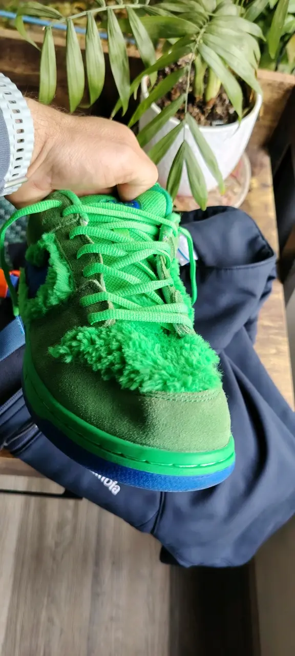 Zapatillas deportivas verdes con diseño peludo - 6