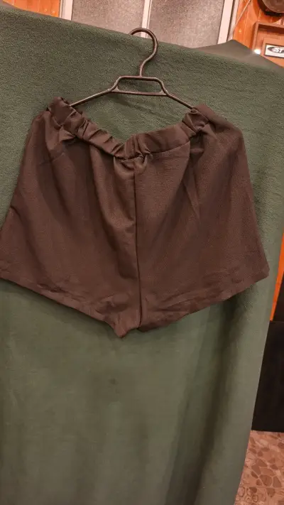 Conjunto de blusa y shorts negro para mujer - miniatura 2