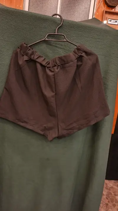 Conjunto de blusa y shorts negro para mujer - miniatura 4