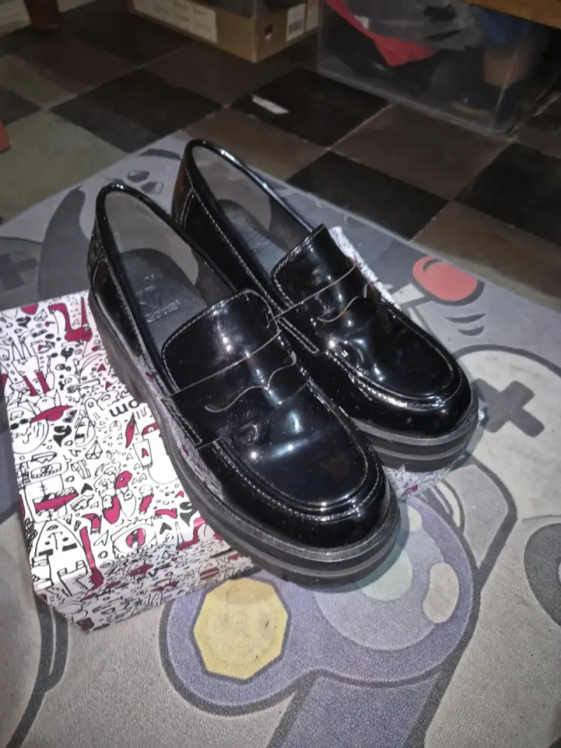 Zapatos de charol negros con plataforma - 1