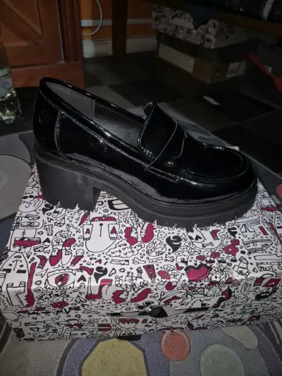 Zapatos de charol negros con plataforma - miniatura 3