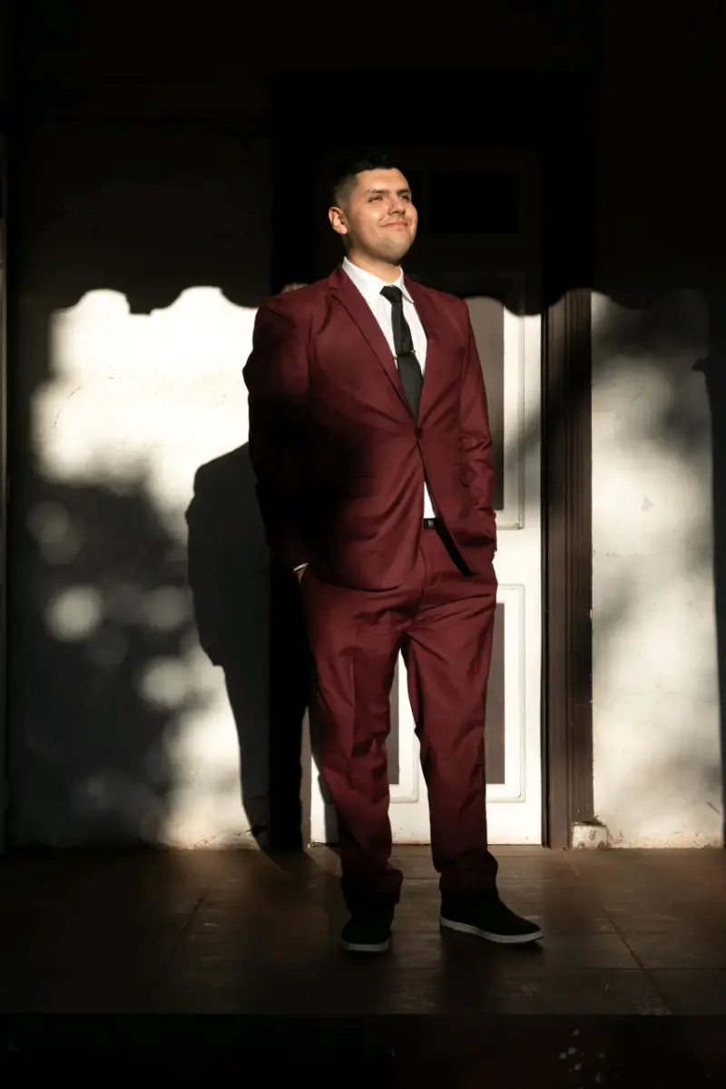 Traje burdeo XL