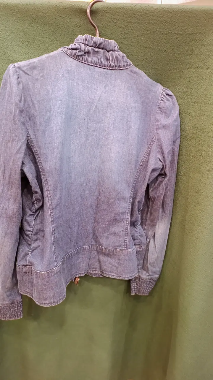 Chaqueta de mezclilla azul con volantes para mujer - 4