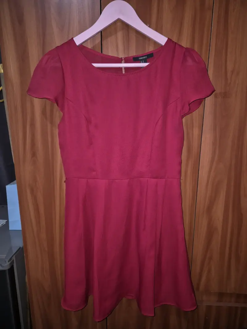 Vestido rojo elegante para mujer - 1