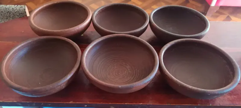 Juego de 6 pocillos de greda artesanal - 1