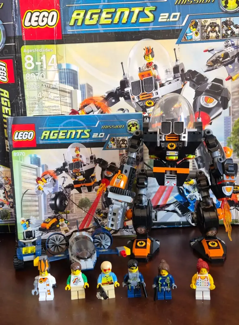 LEGO Agents Robo Attack