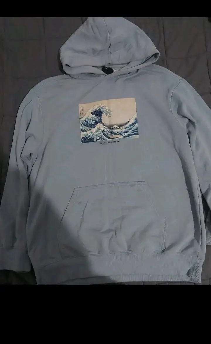 Polerón H&M con diseño de ola de Hokusai - 1