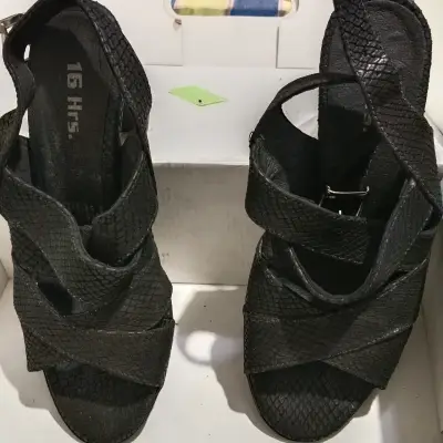 Sandalias de tacón negro  serpiente, 16 HRS. - miniatura 2