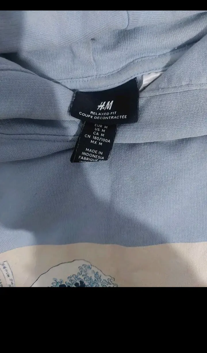 Polerón H&M con diseño de ola de Hokusai - 4