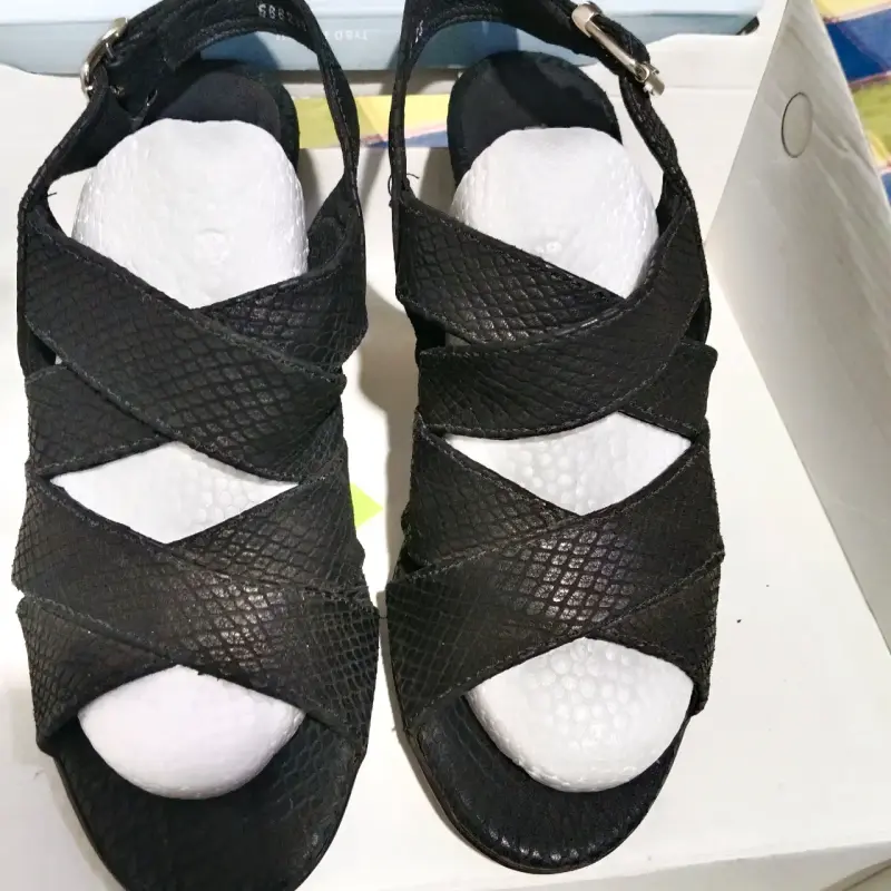 Sandalias de tacón negro serpiente, 16 HRS. - 3