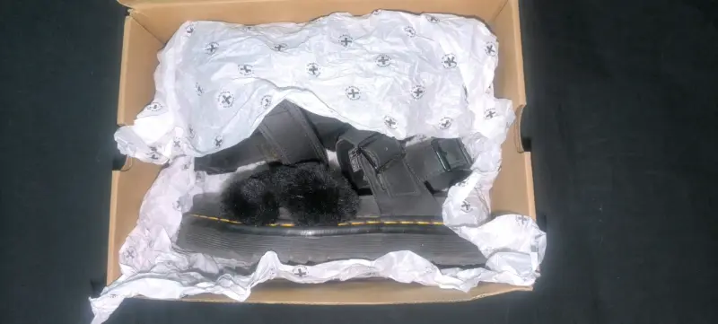 Sandalias Dr. Martens Voss II Fluffy Negras - 1