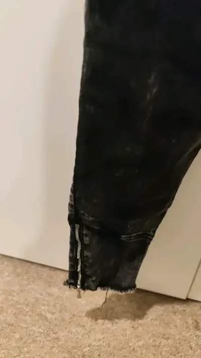 Jeans negros desgastados con cierre en tobillo - miniatura 2