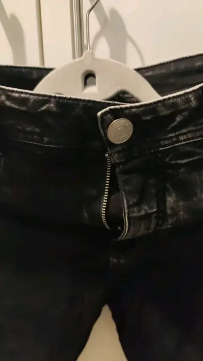 Jeans negros desgastados con cierre en tobillo - miniatura 3