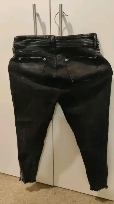 Jeans negros desgastados con cierre en tobillo - miniatura 4
