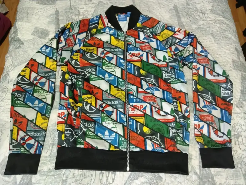 Poleron Adidas estampada multicolor - 1