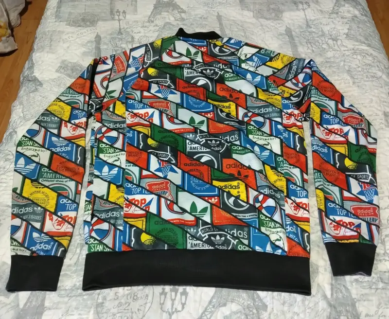 Poleron Adidas estampada multicolor - 2