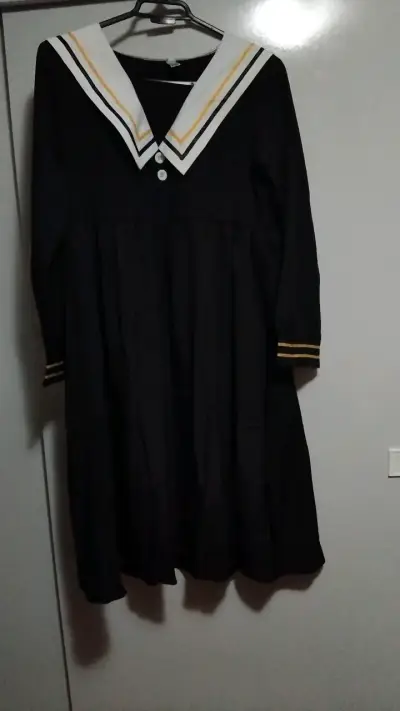 Vestido estilo marinero negro con detalles blancos - miniatura 1