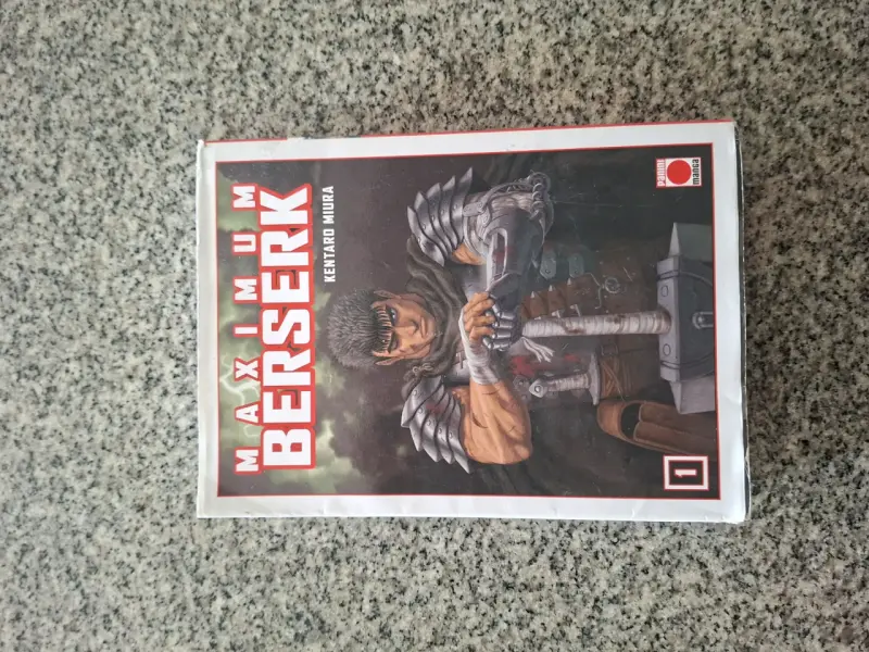 Manga Maximum Berserk Volumen 1 de Kentaro Miura - 2