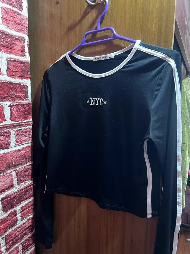 Polera negra manga larga