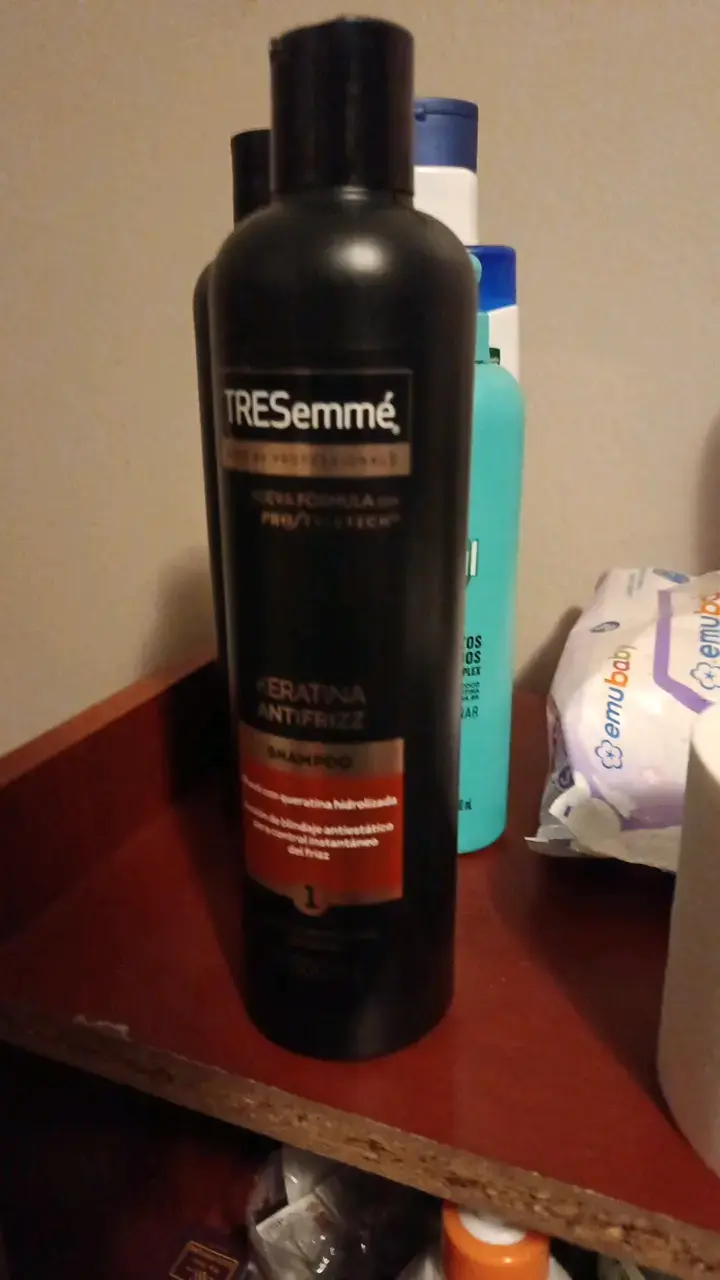 Shampoo TRESemmé Keratina Antifrizz 1L