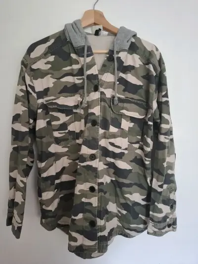 Chaqueta camuflada con capucha para hombre - miniatura 3