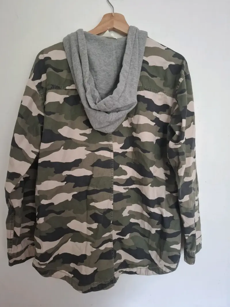 Chaqueta camuflada con capucha para hombre - 4