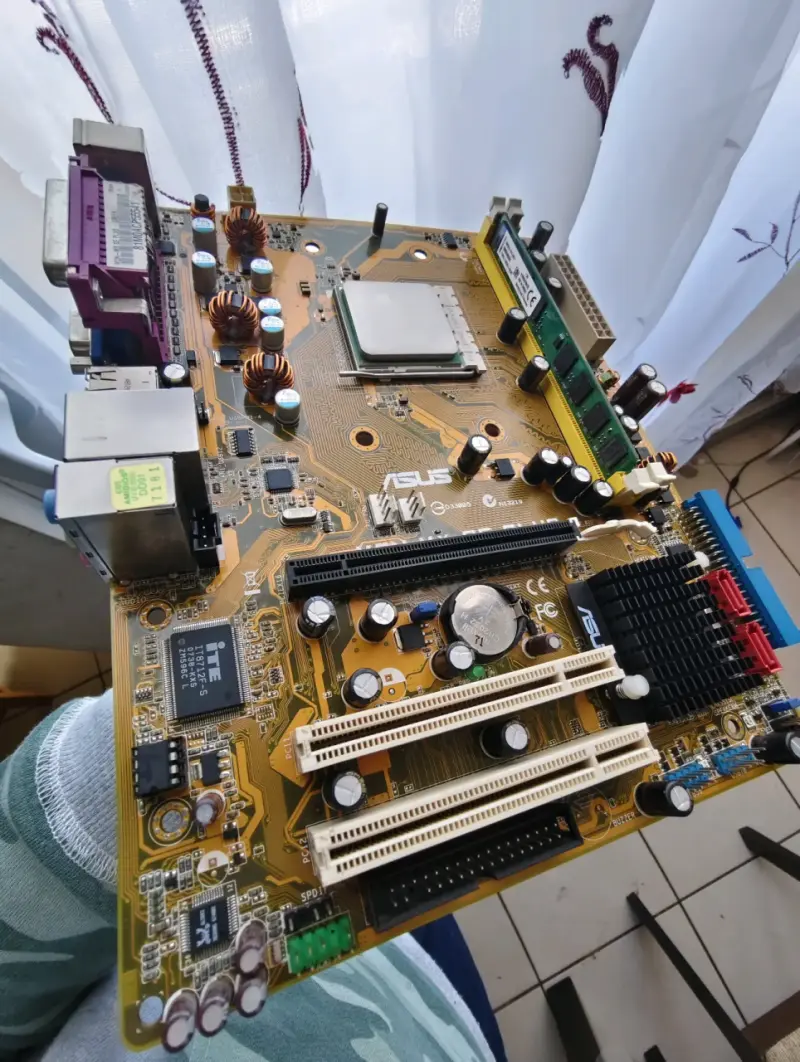KIT PLACA ASUS+ATHLON 64 X2 4200+2.2GHz+2GB DDR2 - 2