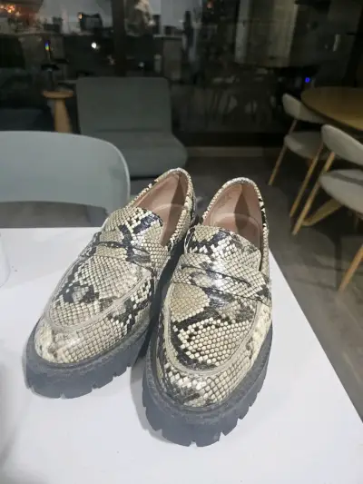 Mocasines de cuero con diseño de serpiente - miniatura 1