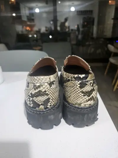 Mocasines de cuero con diseño de serpiente - miniatura 3